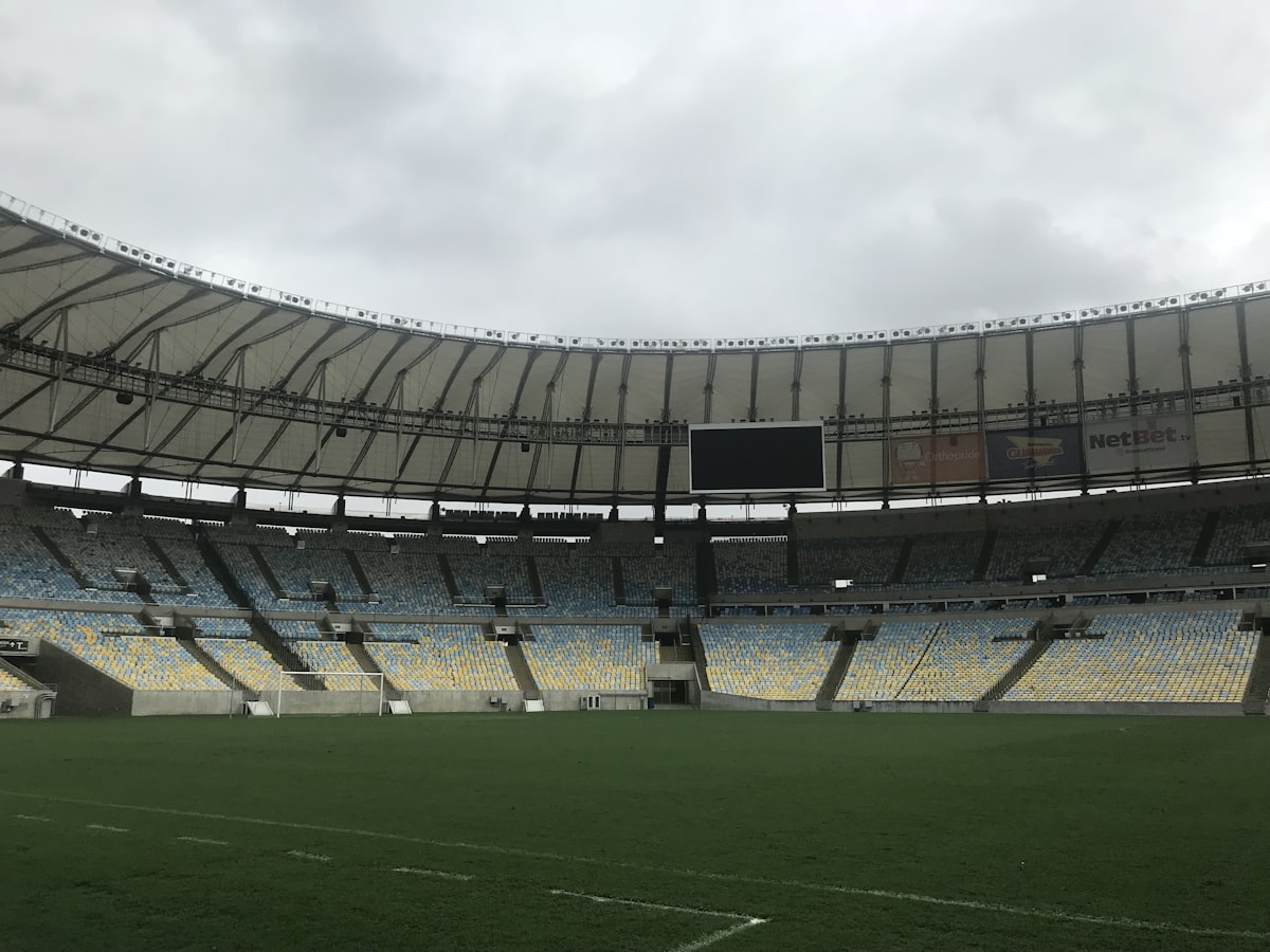 estadio del fútbol argentino durante un partido