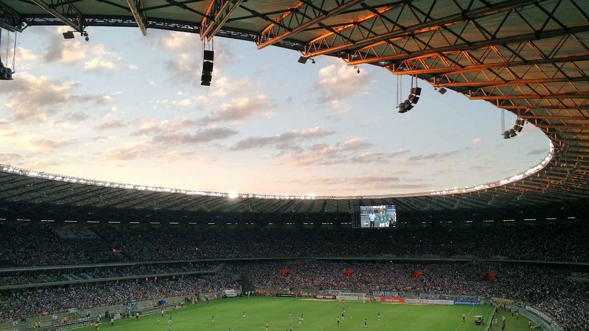 estadio de fútbol lleno durante un partido de liguilla